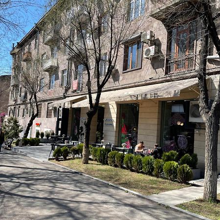 Komitas Apartement Yerevan Exterior photo
